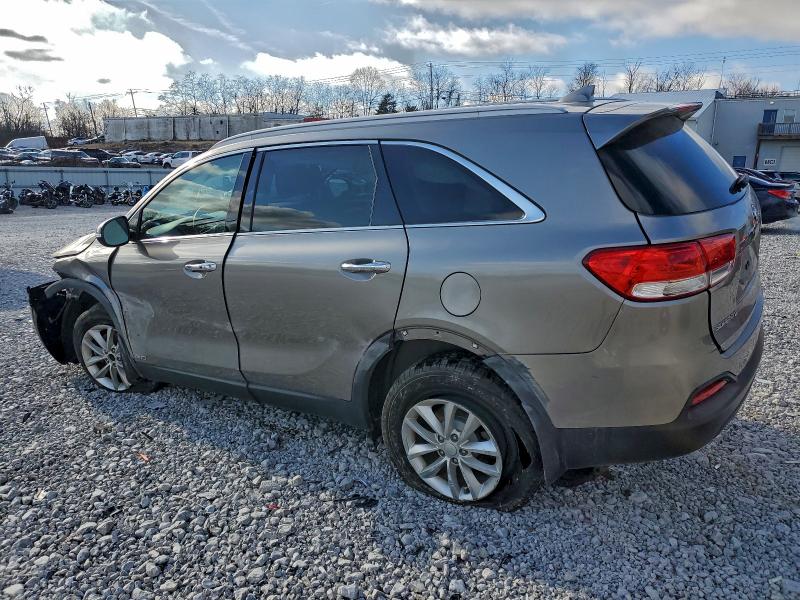 Фото 2 - KIA SORENTO