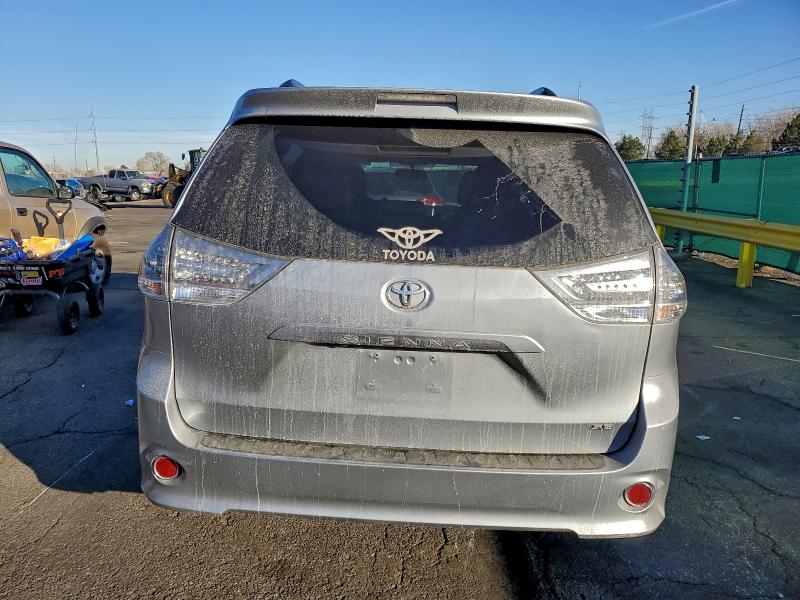 Фото 6 - TOYOTA SIENNA