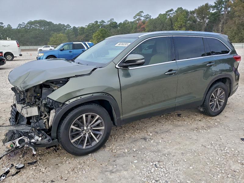 Фото 1 - TOYOTA HIGHLANDER