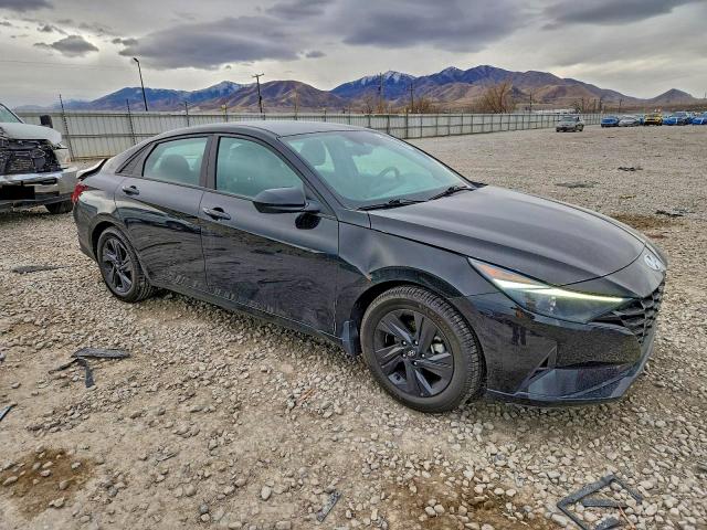 Фото 4 - HYUNDAI ELANTRA