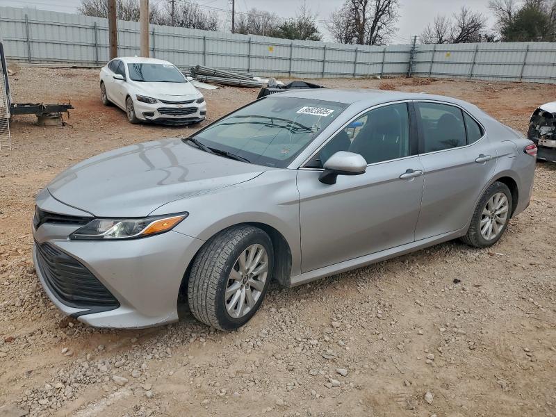 Фото 1 - TOYOTA CAMRY