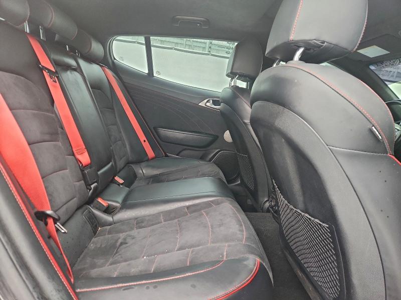 Фото 10 - KIA STINGER