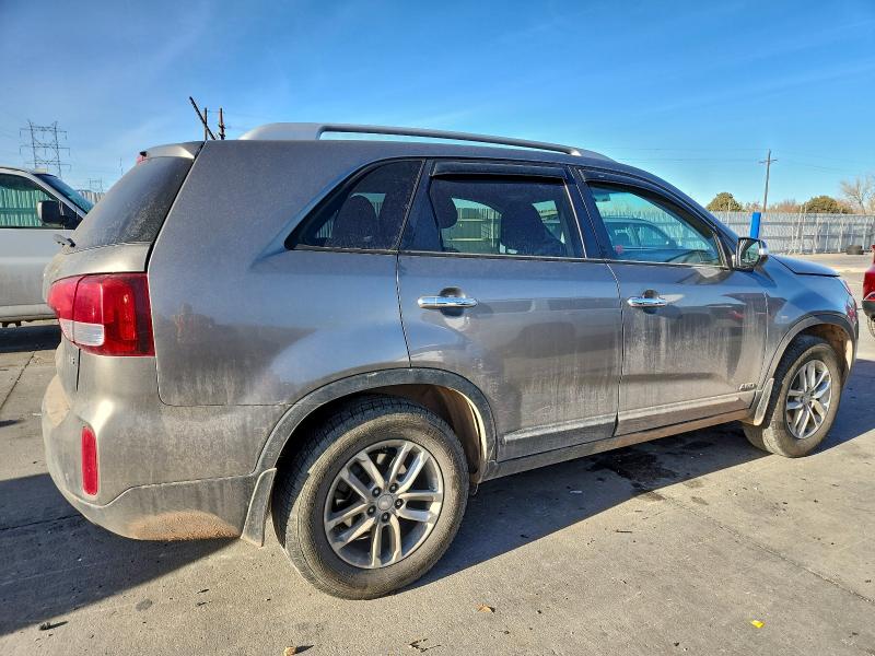 Фото 3 - KIA SORENTO