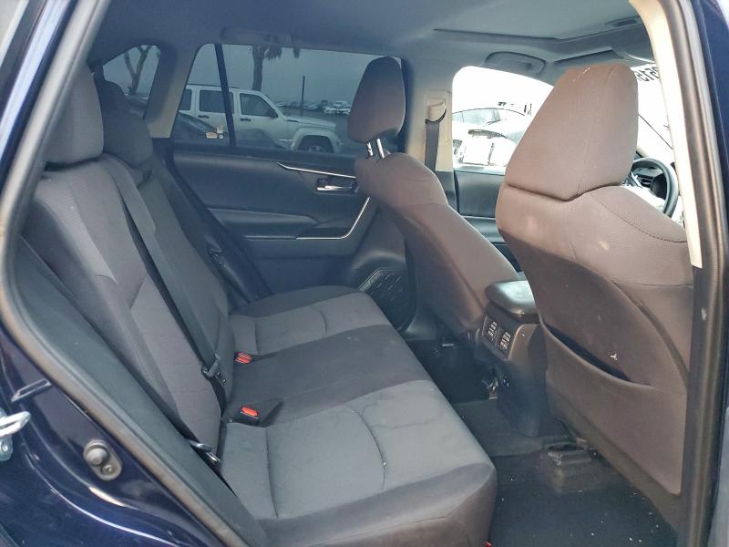 Фото 11 - TOYOTA RAV4