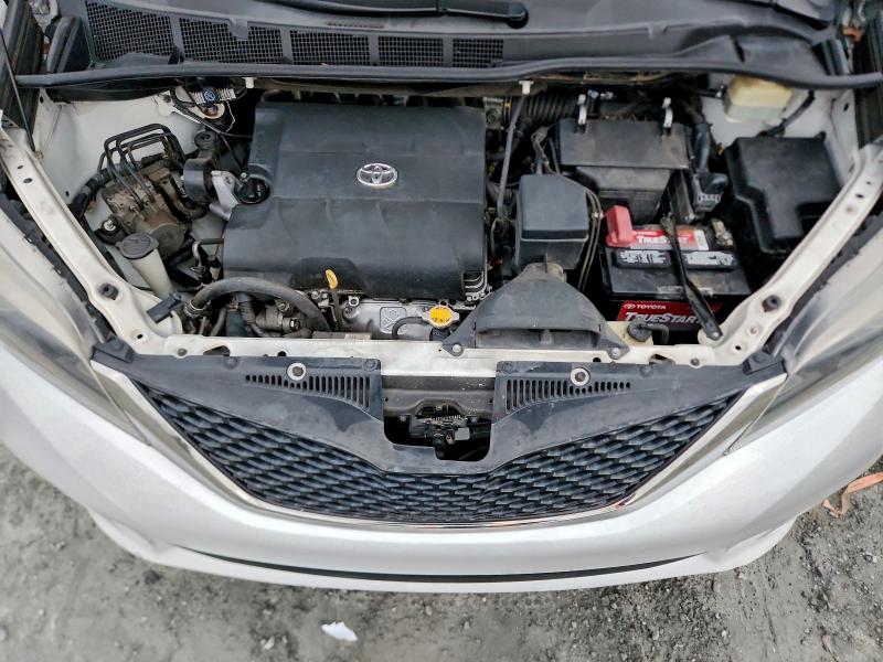 Фото 12 - TOYOTA SIENNA