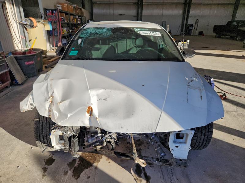 Фото 5 - HYUNDAI ELANTRA