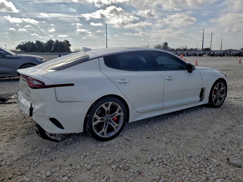 Фото 3 - KIA STINGER