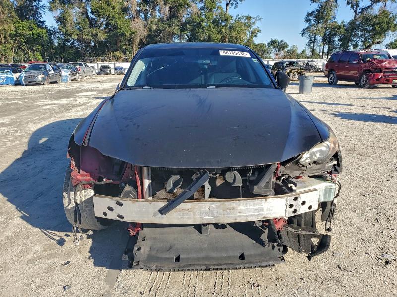 Фото 5 - LEXUS IS