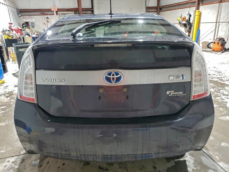 Фото 6 - TOYOTA PRIUS