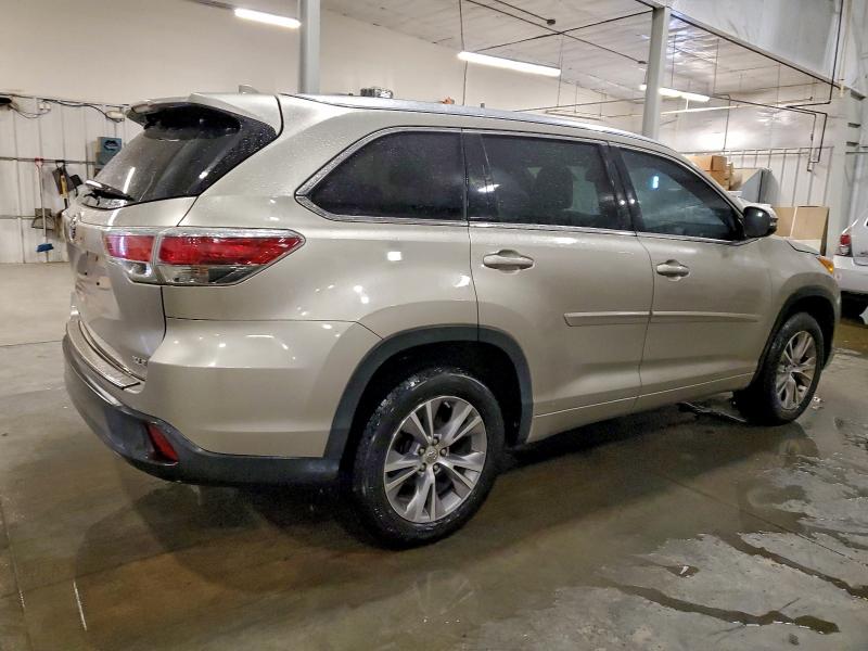 Фото 3 - TOYOTA HIGHLANDER