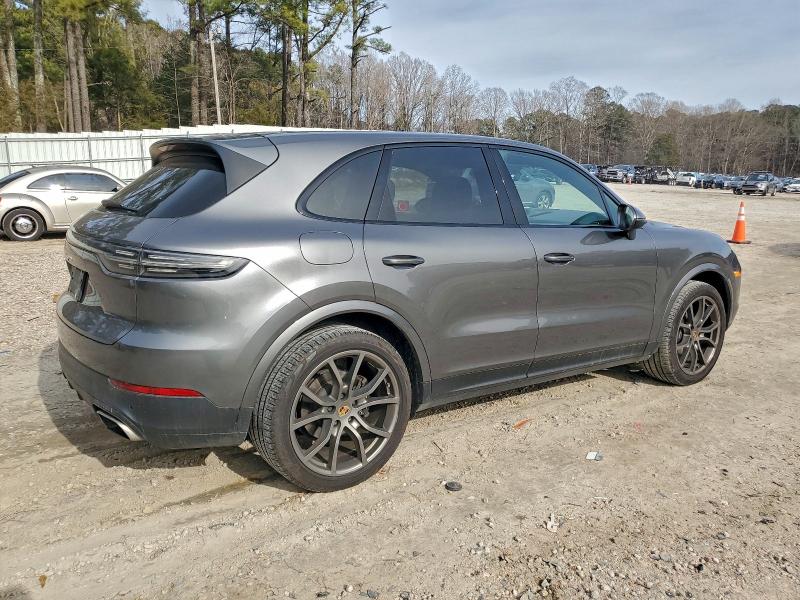 2019 PORSCHE CAYENNE