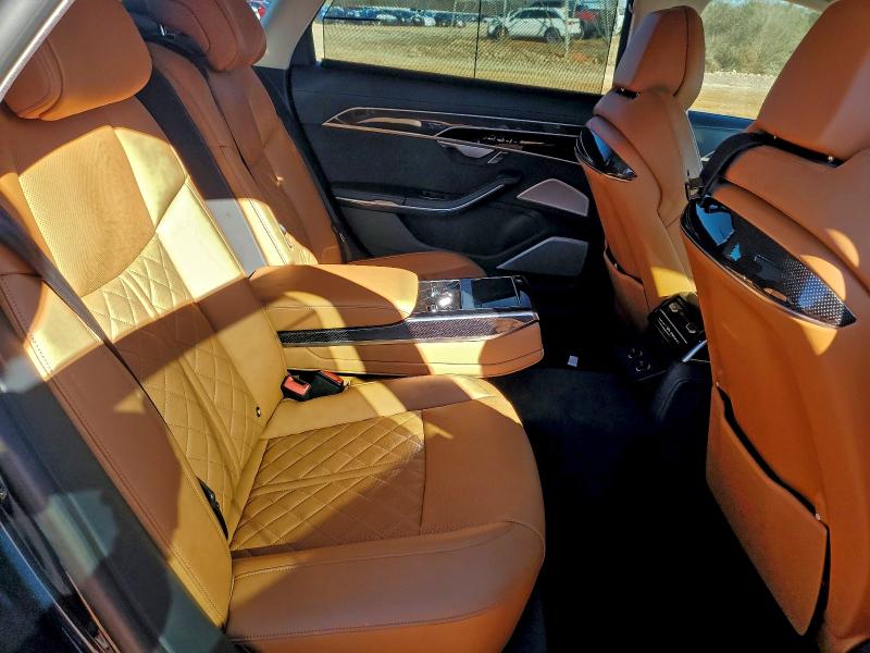 Фото 10 - AUDI S8