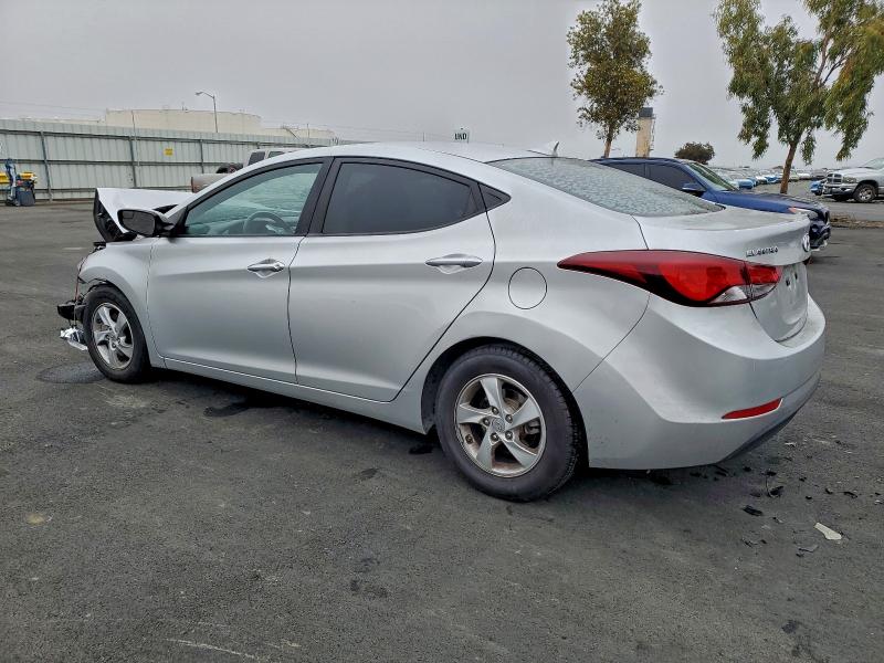 Фото 2 - HYUNDAI ELANTRA