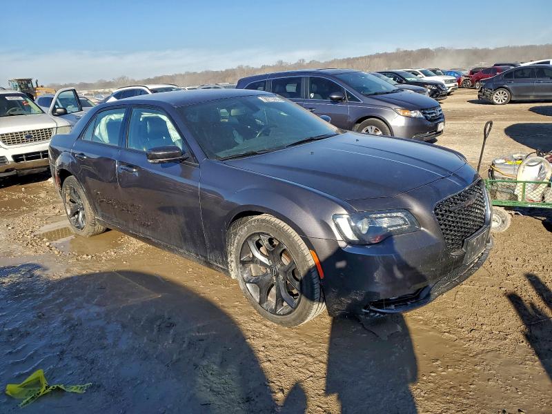 Фото 4 - CHRYSLER 300