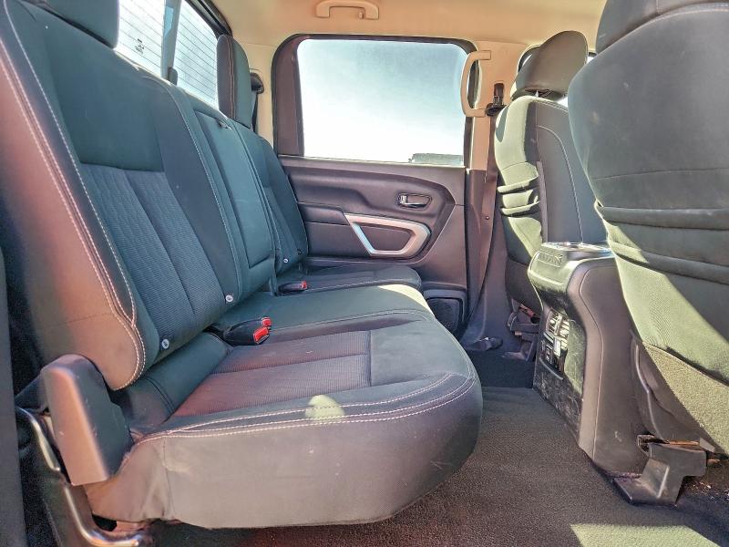 Фото 10 - NISSAN TITAN