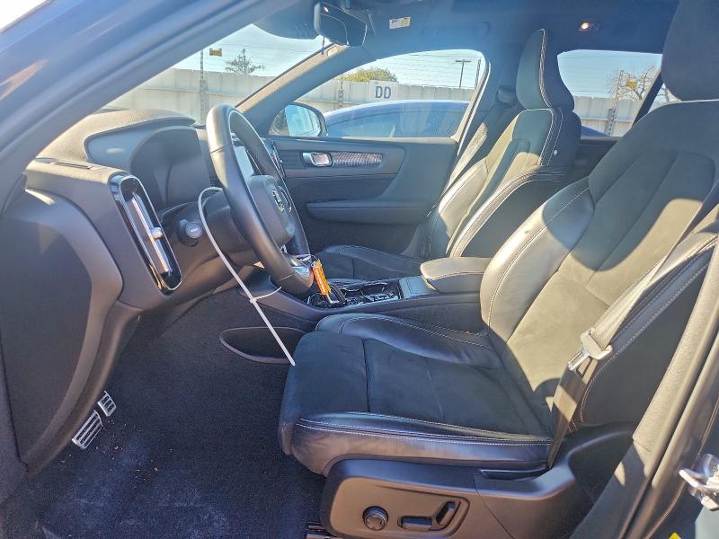 Фото 7 - VOLVO XC40