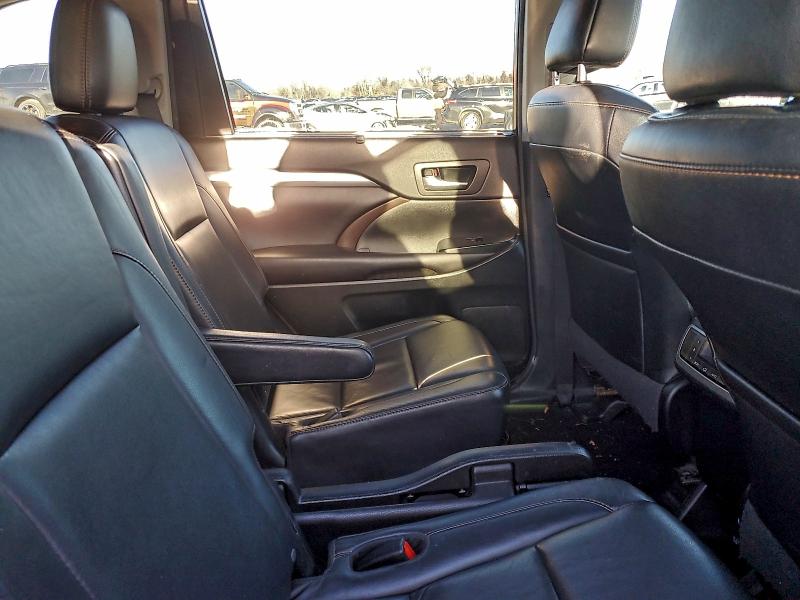 Фото 10 - TOYOTA HIGHLANDER