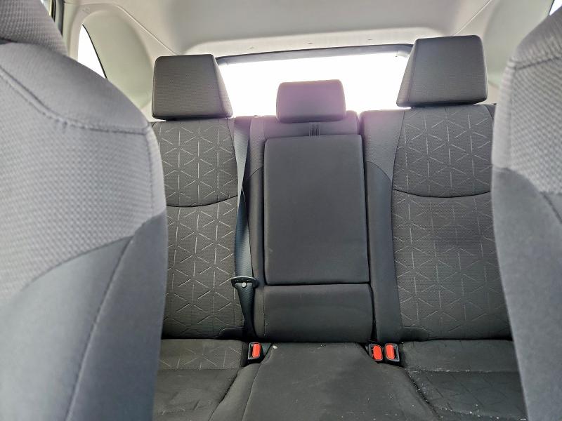 Фото 10 - TOYOTA RAV4