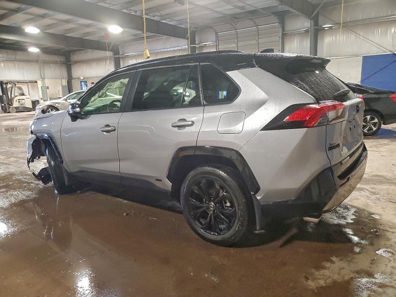 Фото 2 - TOYOTA RAV4