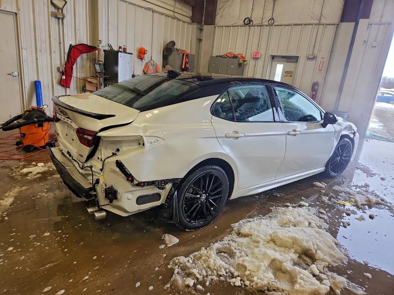 Фото 3 - TOYOTA CAMRY