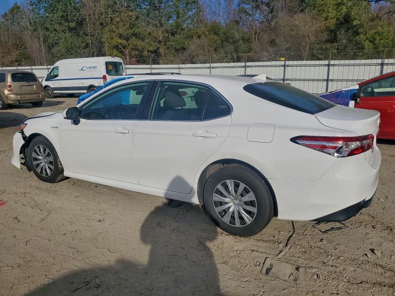 Фото 2 - TOYOTA CAMRY