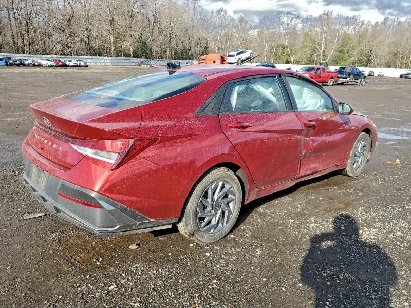 Фото 3 - HYUNDAI ELANTRA