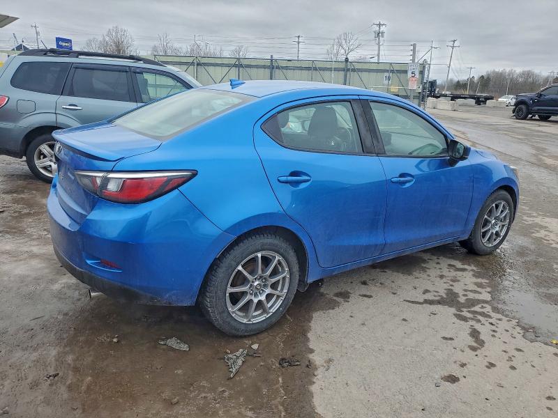 Фото 3 - TOYOTA YARIS