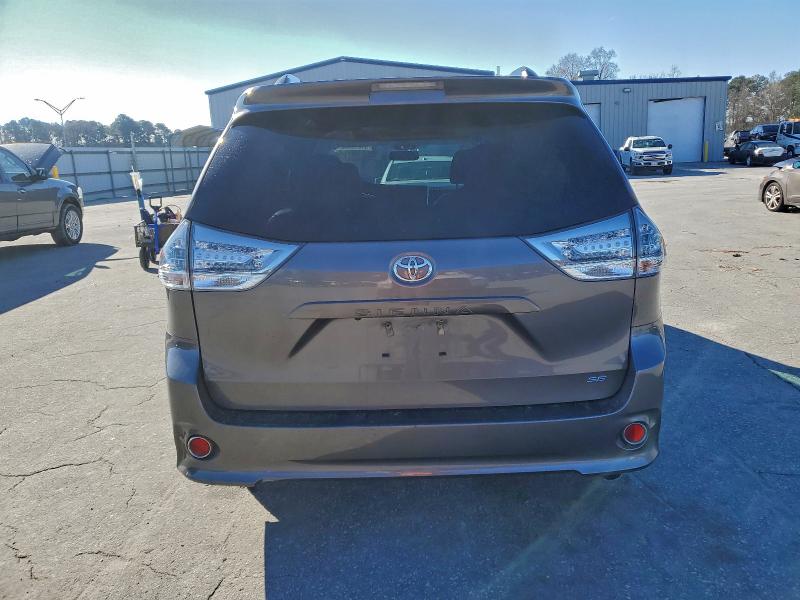 Фото 6 - TOYOTA SIENNA