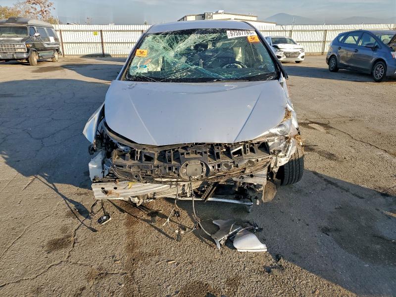 Фото 5 - TOYOTA PRIUS