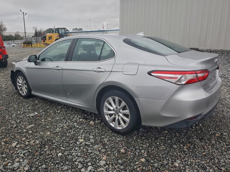 Фото 2 - TOYOTA CAMRY