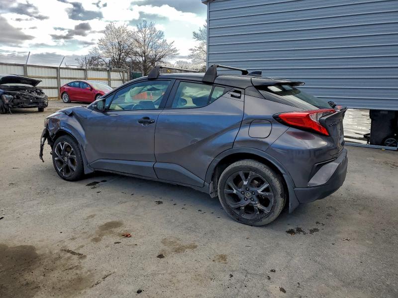 Фото 2 - TOYOTA C-HR