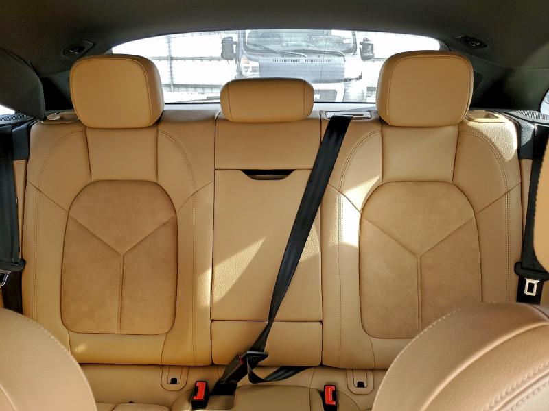 Фото 10 - PORSCHE MACAN