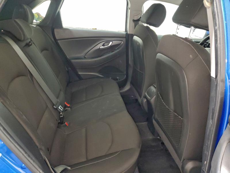 Фото 10 - HYUNDAI ELANTRA