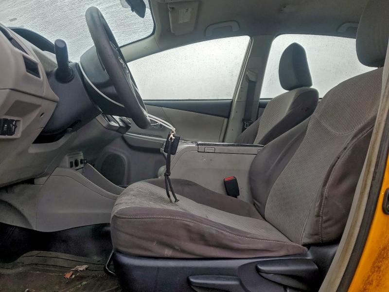 Фото 7 - TOYOTA PRIUS