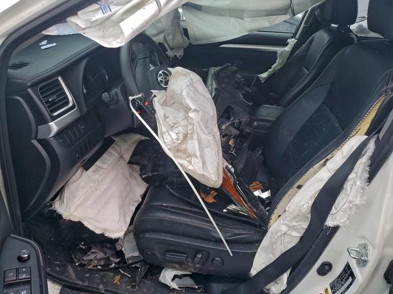 Фото 7 - TOYOTA HIGHLANDER