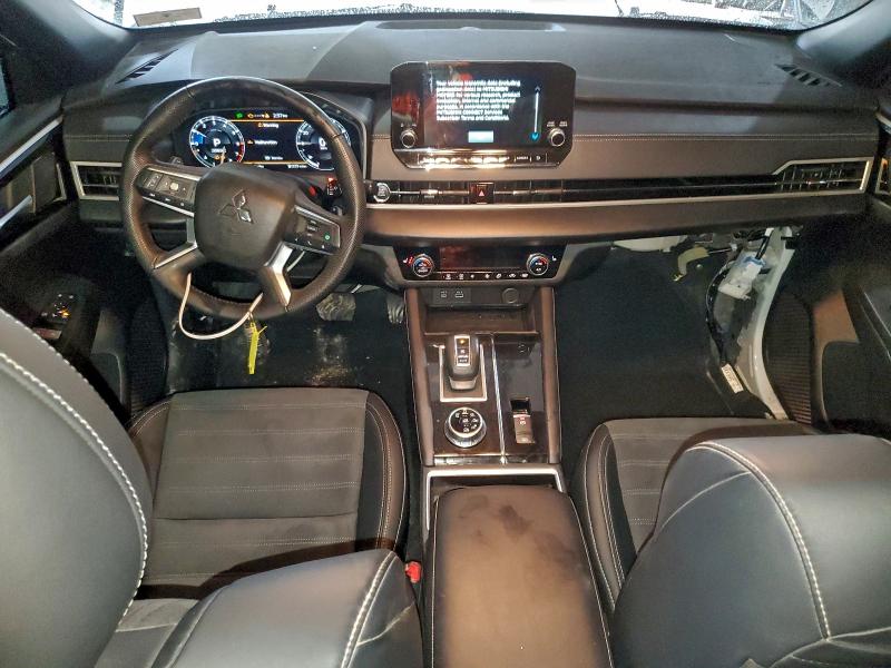 Фото 8 - MITSUBISHI OUTLANDER