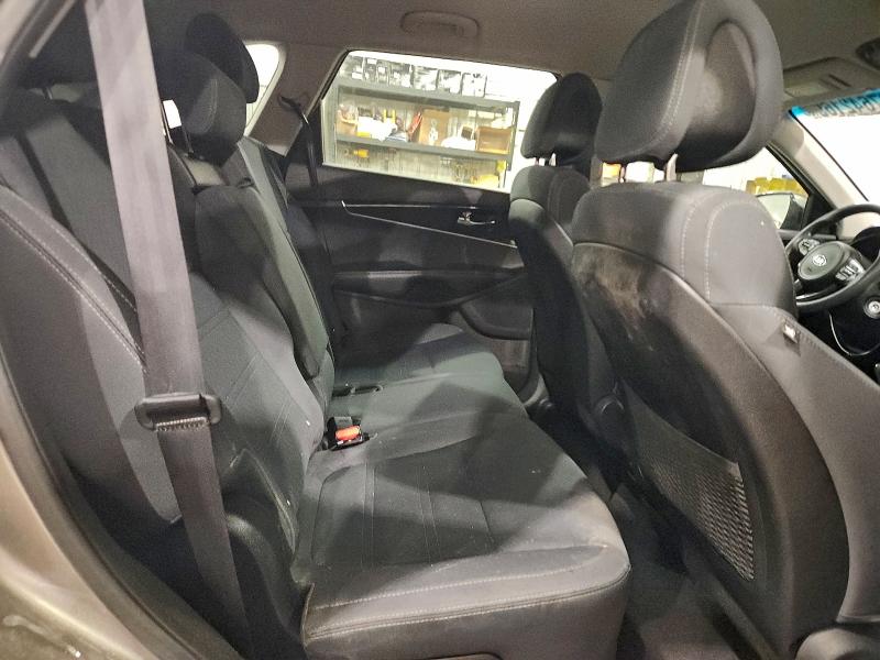 Фото 10 - KIA SORENTO