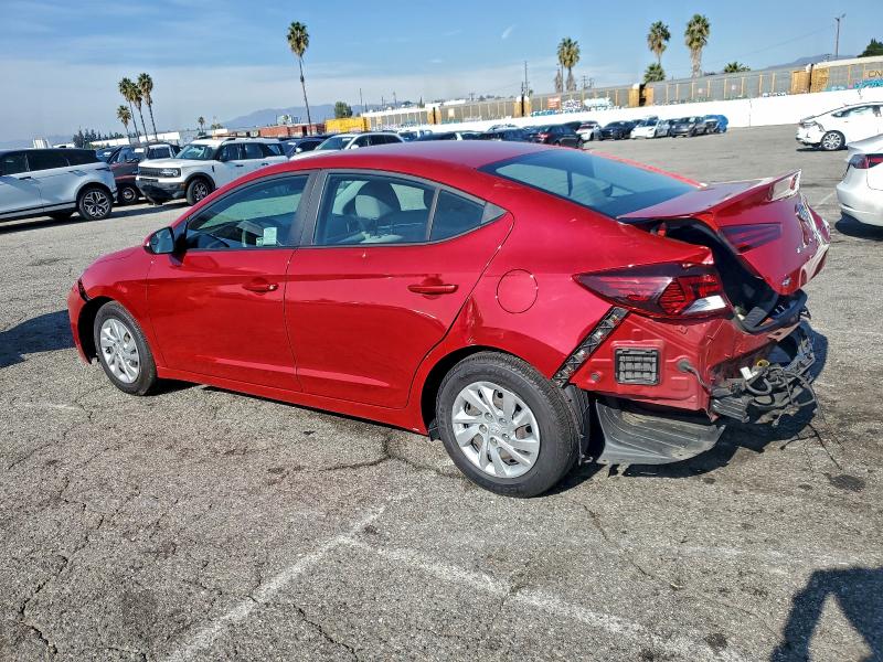 Фото 2 - HYUNDAI ELANTRA