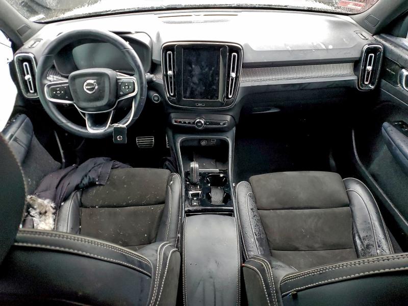 Фото 8 - VOLVO XC40