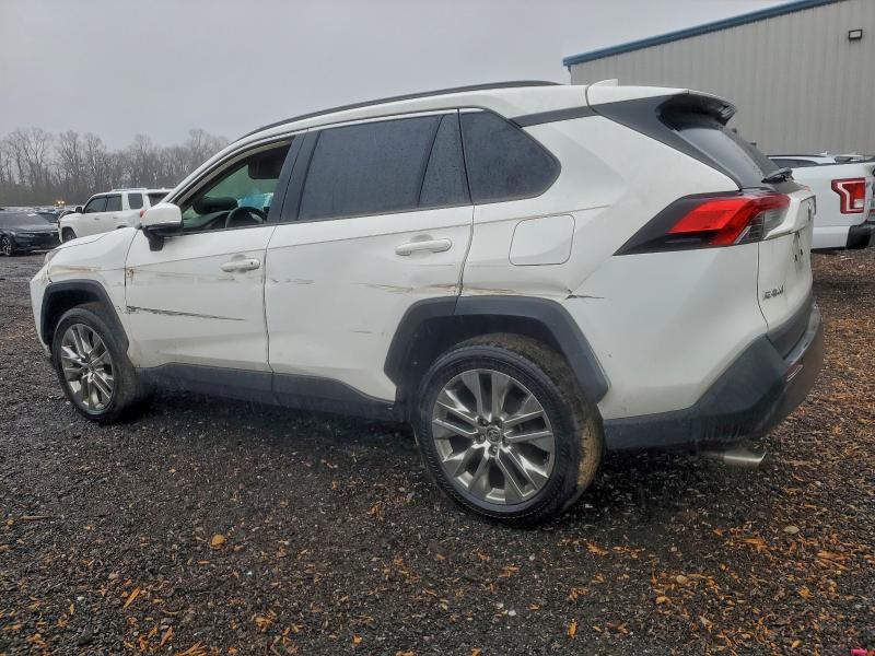 Фото 2 - TOYOTA RAV4