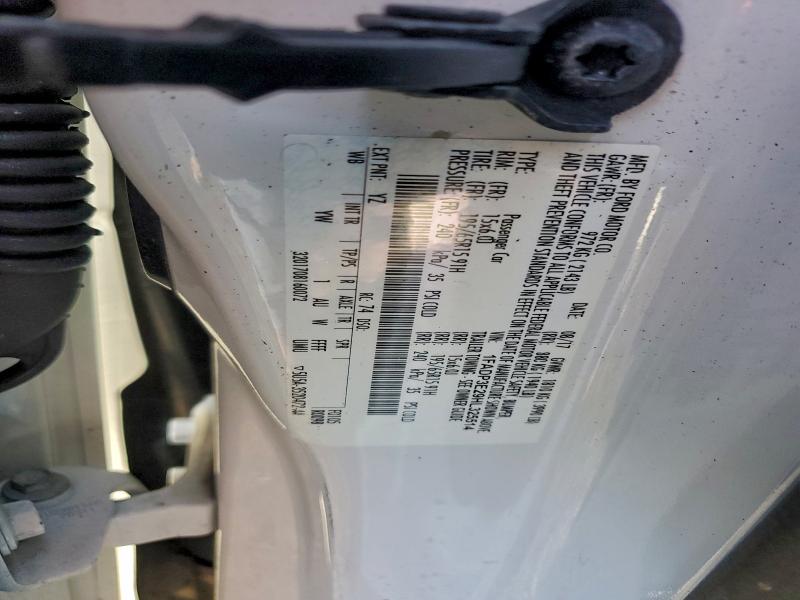 Фото 13 - FORD FOCUS