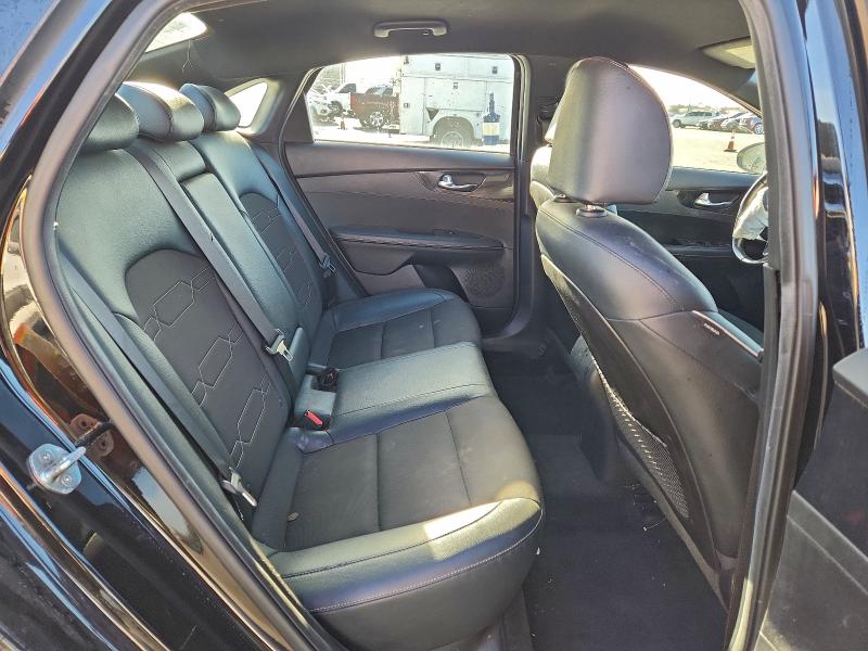 Фото 10 - KIA FORTE