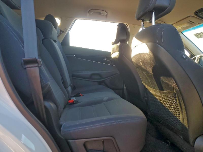 Фото 11 - KIA SORENTO