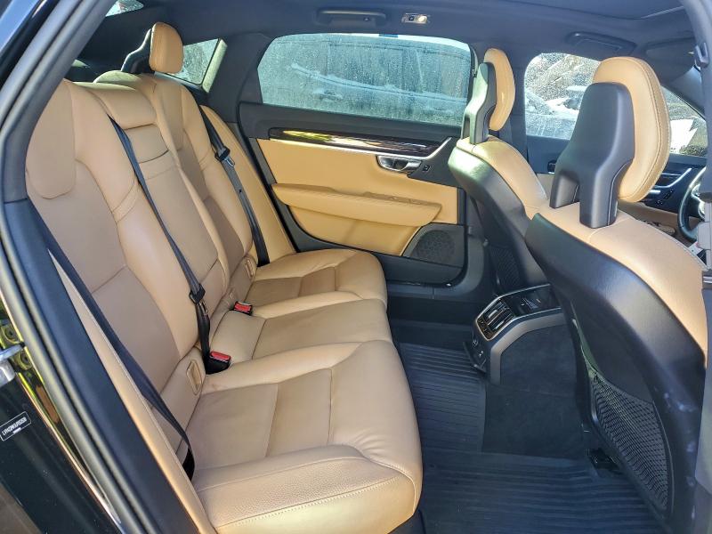 Фото 10 - VOLVO S90