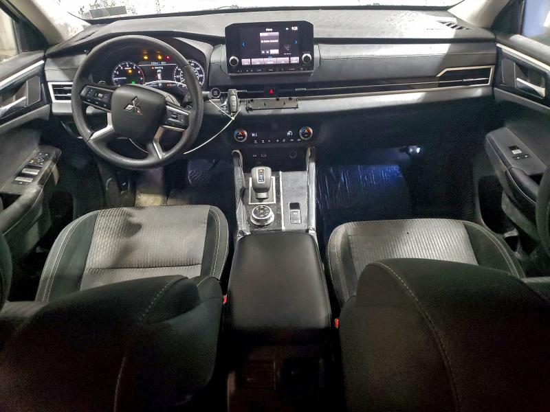 Фото 8 - MITSUBISHI OUTLANDER