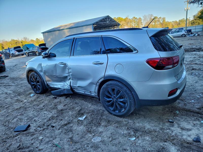 Фото 2 - KIA SORENTO