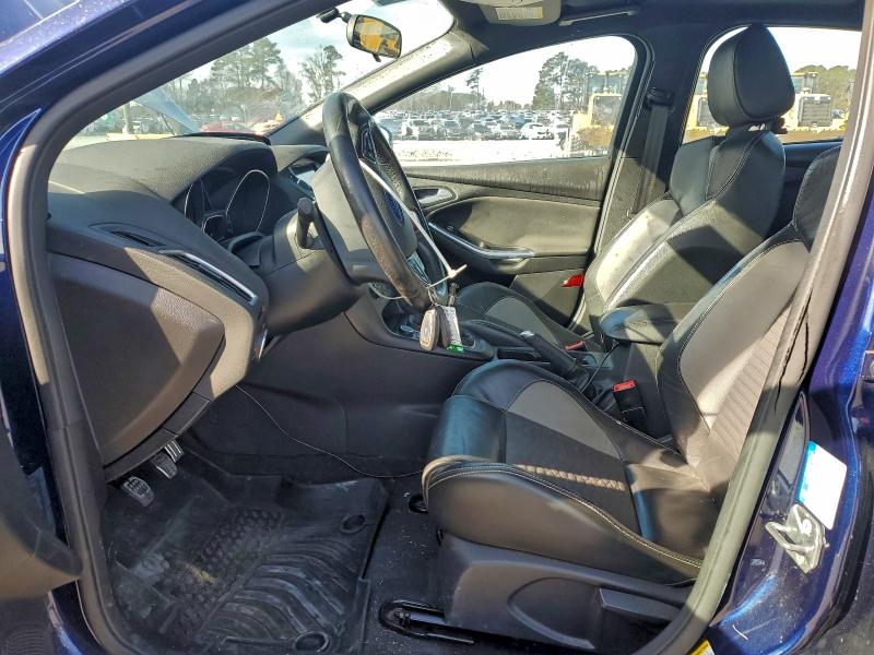 Фото 7 - FORD FOCUS