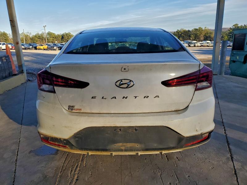 Фото 6 - HYUNDAI ELANTRA