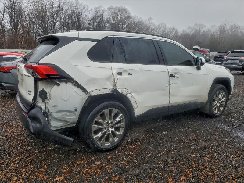 Фото 3 - TOYOTA RAV4