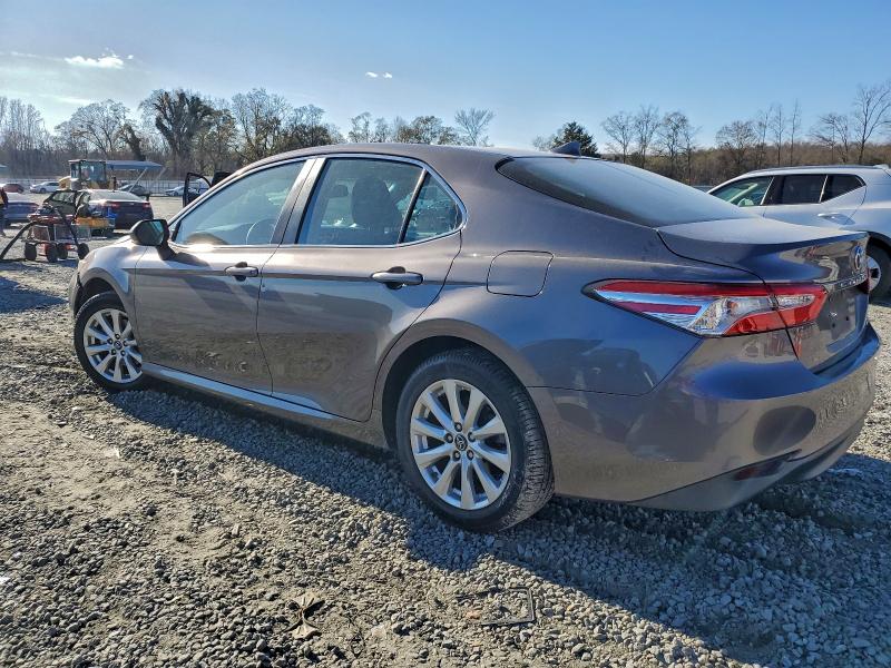Фото 2 - TOYOTA CAMRY